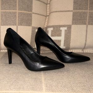 Michael Kors Alina Black Leather Heels Pumps - Size 5.5M / 35.5